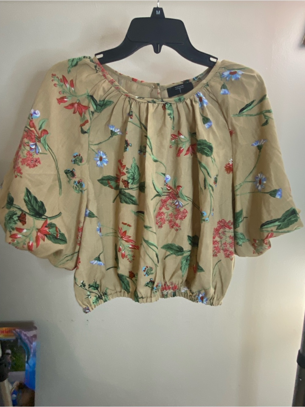 Tahari Beige Floral garden party inspired balloon sleeve Blouse